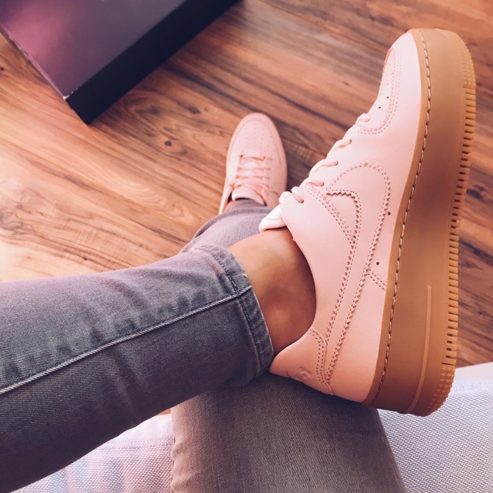 Wmns Air Force 1 Sage Low Coral Gum